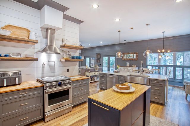 5 Stonington Dr., Murrells Inlet, SC 29576