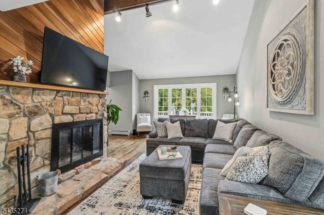 63 Mountainside Dr, Randolph Twp., NJ 07869
