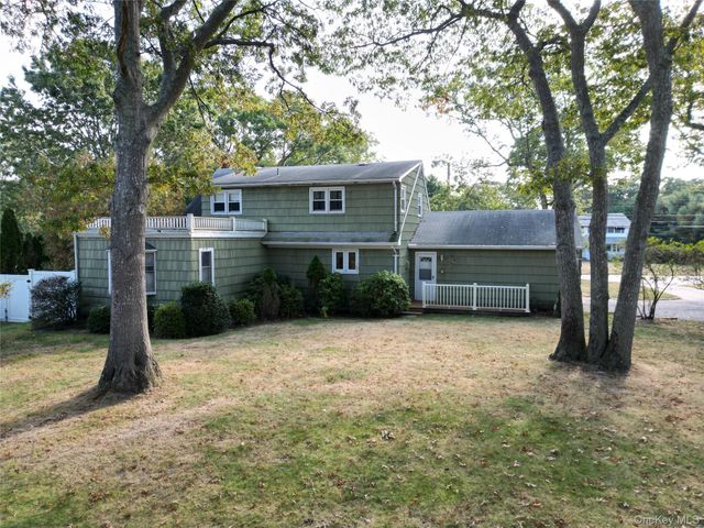 121 Aspatuck Road, Westhampton Beach, NY 11978