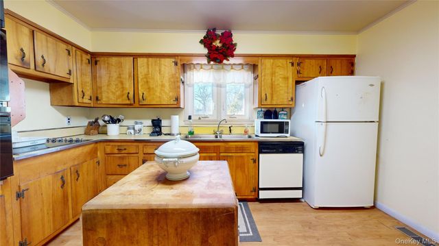 121 Aspatuck Road, Westhampton Beach, NY 11978