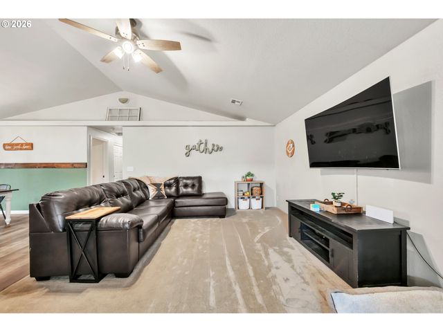 25198 JAKE St, Veneta, OR 97487