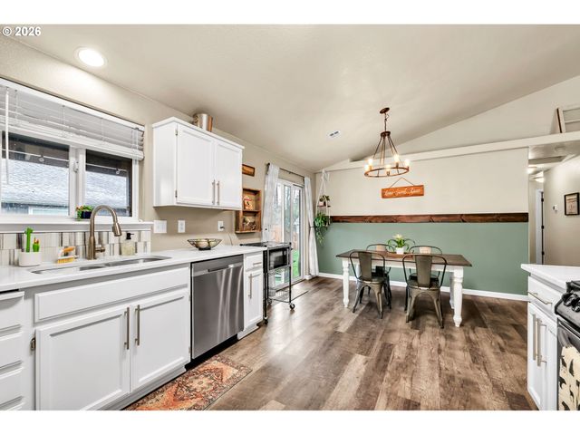 25198 JAKE St, Veneta, OR 97487