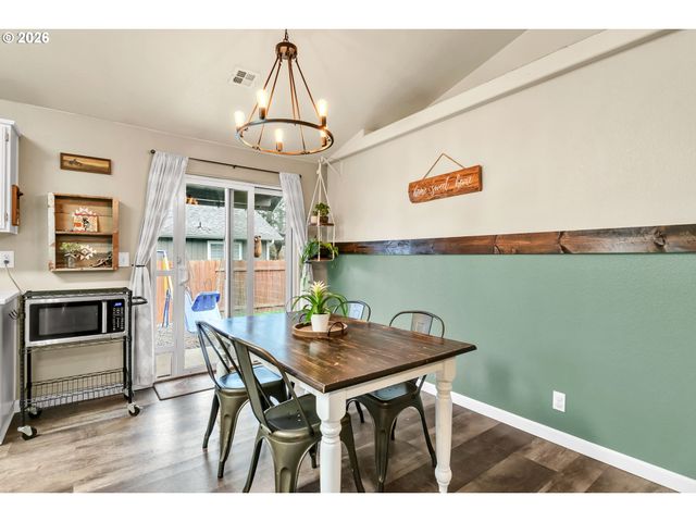 25198 JAKE St, Veneta, OR 97487