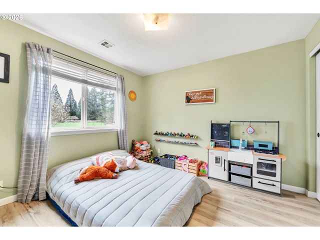25198 JAKE St, Veneta, OR 97487