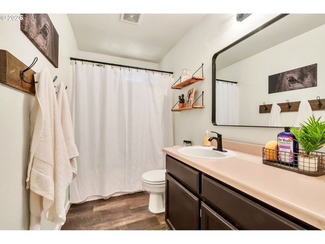 25198 JAKE St, Veneta, OR 97487