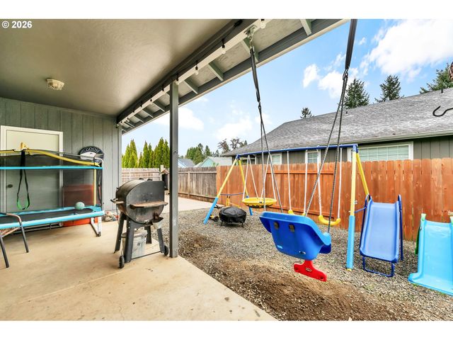 25198 JAKE St, Veneta, OR 97487
