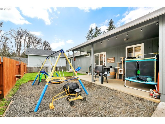 25198 JAKE St, Veneta, OR 97487