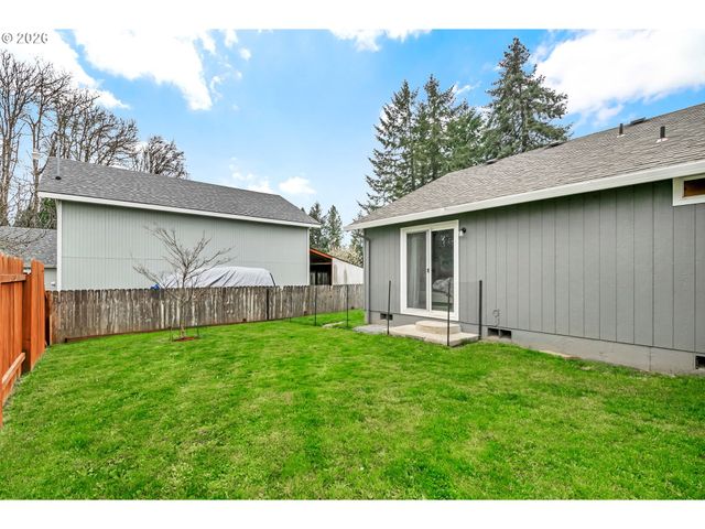 25198 JAKE St, Veneta, OR 97487