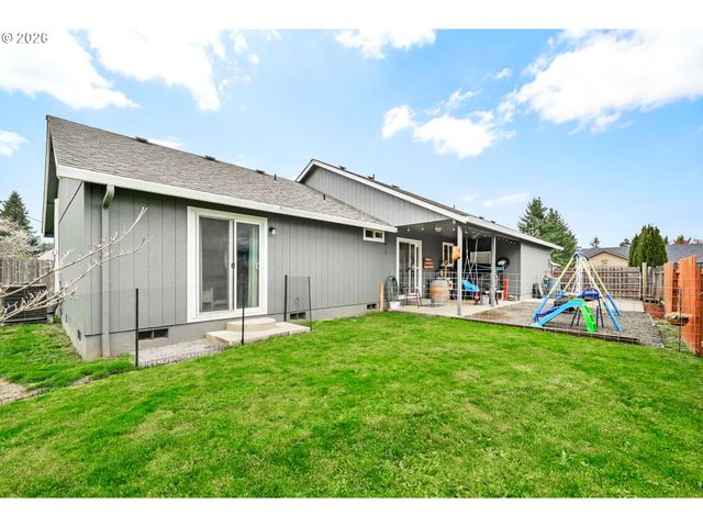 25198 JAKE St, Veneta, OR 97487