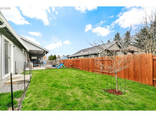 25198 JAKE St, Veneta, OR 97487