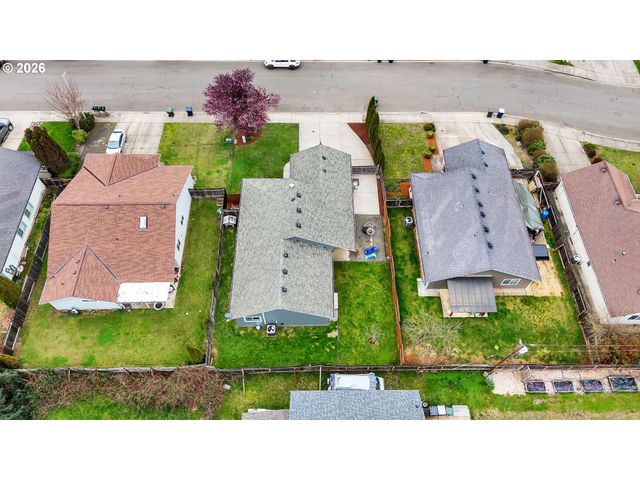 25198 JAKE St, Veneta, OR 97487