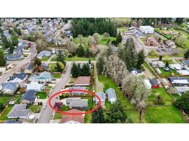 25198 JAKE St, Veneta, OR 97487