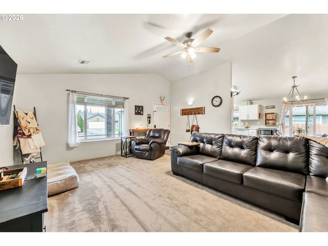 25198 JAKE St, Veneta, OR 97487