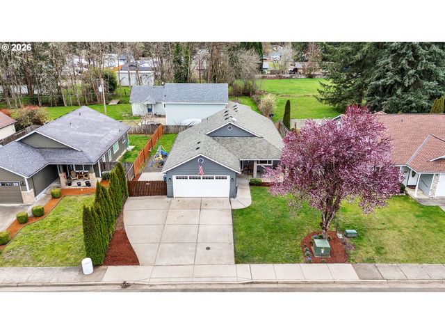 25198 JAKE St, Veneta, OR 97487