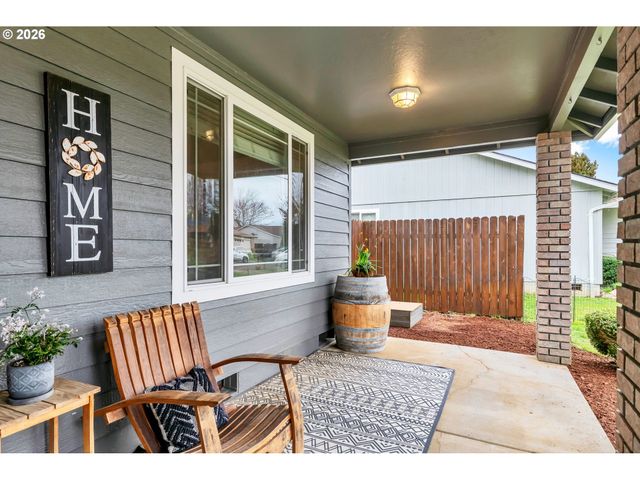 25198 JAKE St, Veneta, OR 97487