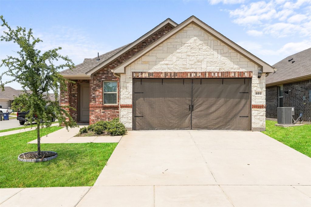 601 Nature Stroll Road, Lavon, TX 75166