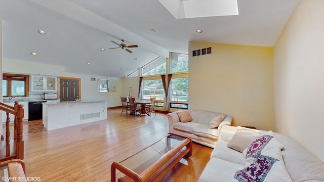 270 W Fremont Avenue, Elmhurst, IL 60126