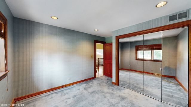 270 W Fremont Avenue, Elmhurst, IL 60126