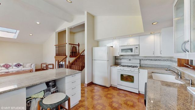 270 W Fremont Avenue, Elmhurst, IL 60126