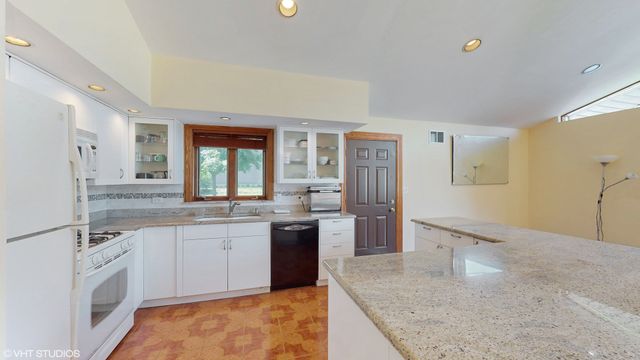 270 W Fremont Avenue, Elmhurst, IL 60126