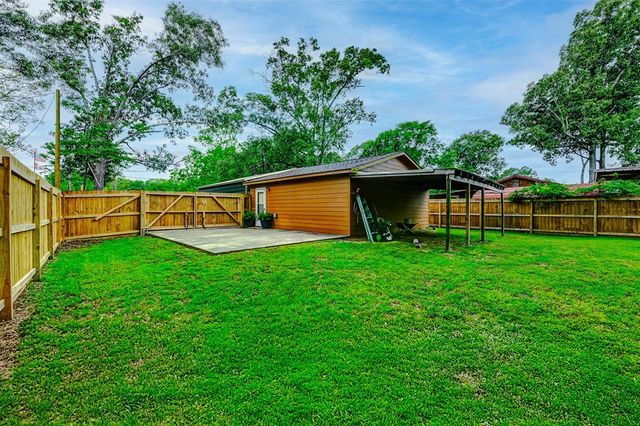 231 Pine Shadows Drive, Livingston, TX 77351