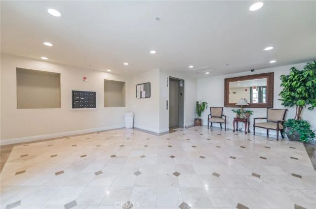 610 S Wilton Place 402, Los Angeles, CA 90005