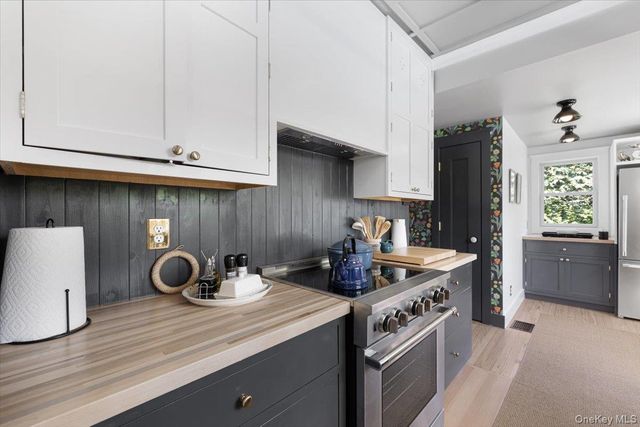 19 New Jersey Avenue, Bellport Village, NY 11713