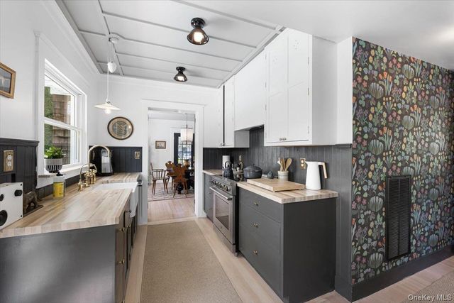 19 New Jersey Avenue, Bellport Village, NY 11713