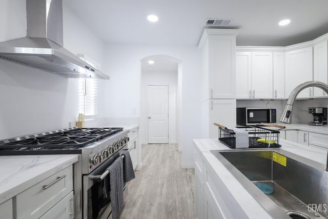 501 Magnolia Avenue, Bakersfield, CA 93305