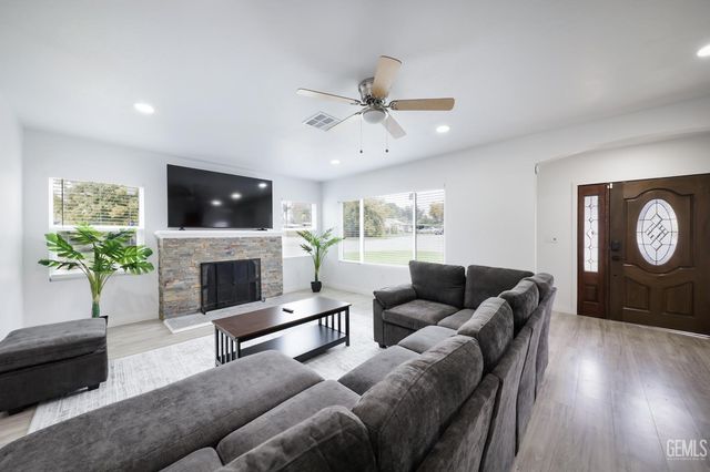 501 Magnolia Avenue, Bakersfield, CA 93305