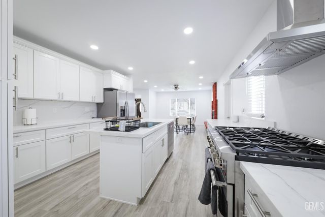 501 Magnolia Avenue, Bakersfield, CA 93305