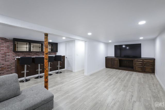 501 Magnolia Avenue, Bakersfield, CA 93305