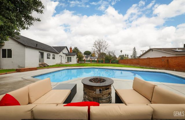 501 Magnolia Avenue, Bakersfield, CA 93305