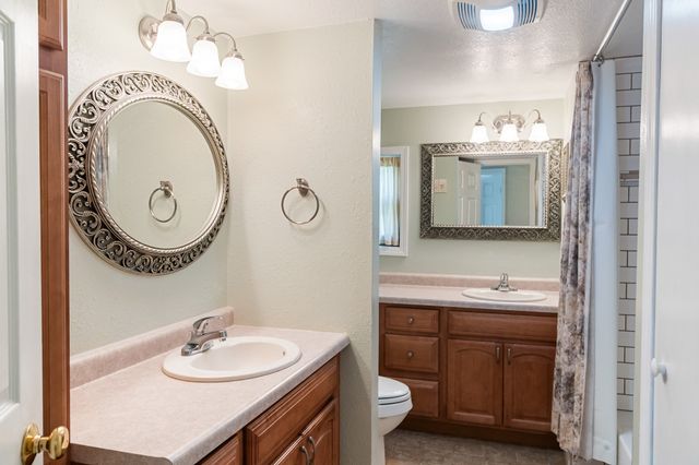 8412 Lakeshore Drive, Dexter, IA 50070