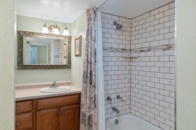 8412 Lakeshore Drive, Dexter, IA 50070