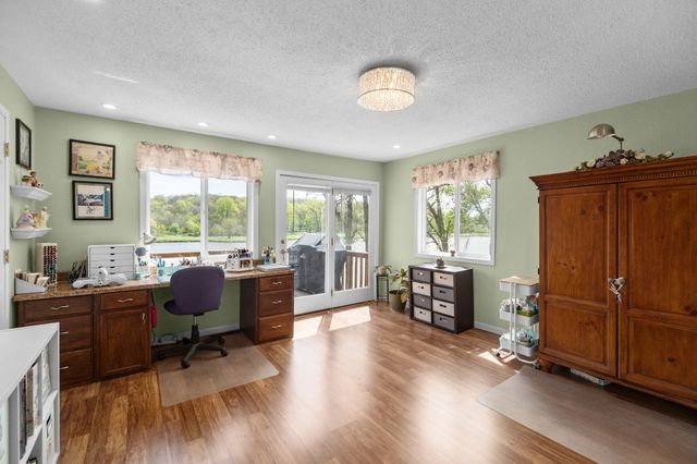 8412 Lakeshore Drive, Dexter, IA 50070
