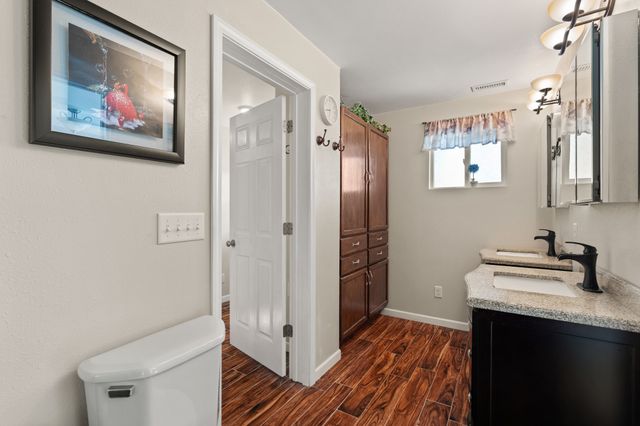 8412 Lakeshore Drive, Dexter, IA 50070