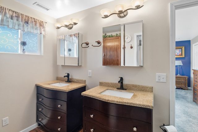 8412 Lakeshore Drive, Dexter, IA 50070