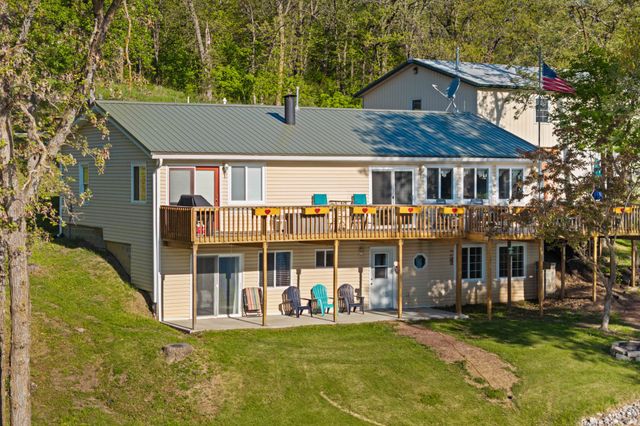 8412 Lakeshore Drive, Dexter, IA 50070