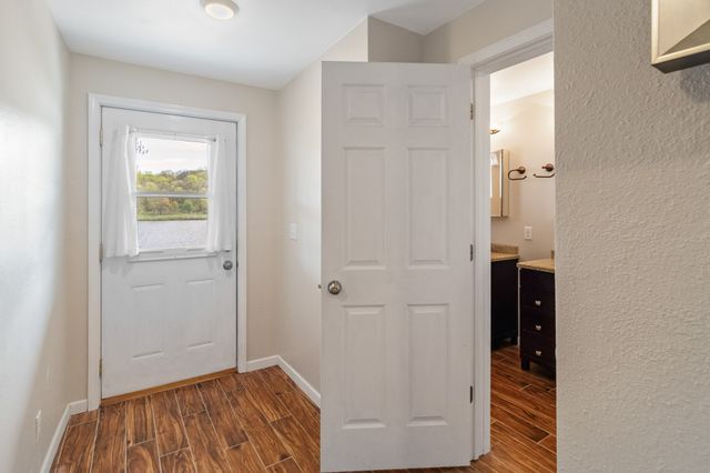 8412 Lakeshore Drive, Dexter, IA 50070