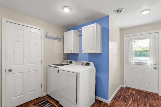 8412 Lakeshore Drive, Dexter, IA 50070