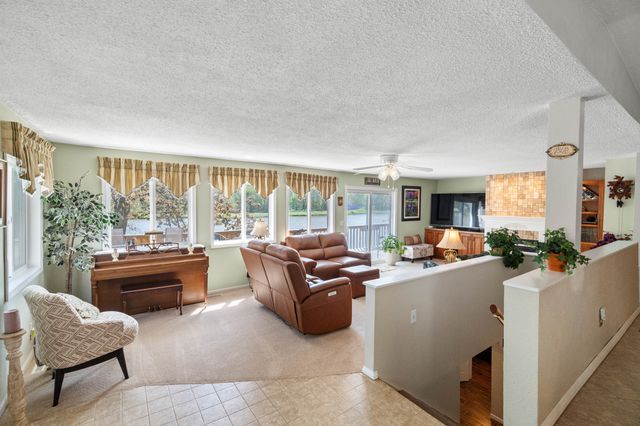 8412 Lakeshore Drive, Dexter, IA 50070