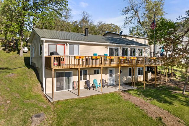 8412 Lakeshore Drive, Dexter, IA 50070