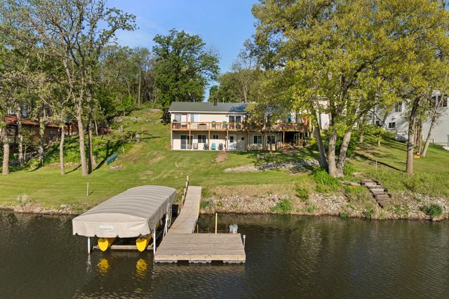 8412 Lakeshore Drive, Dexter, IA 50070
