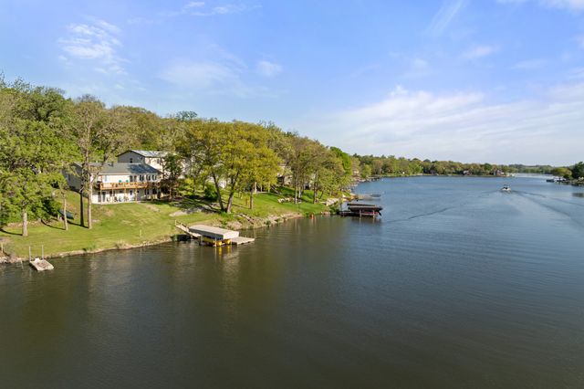 8412 Lakeshore Drive, Dexter, IA 50070