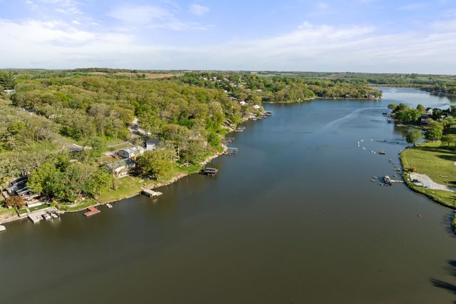 8412 Lakeshore Drive, Dexter, IA 50070