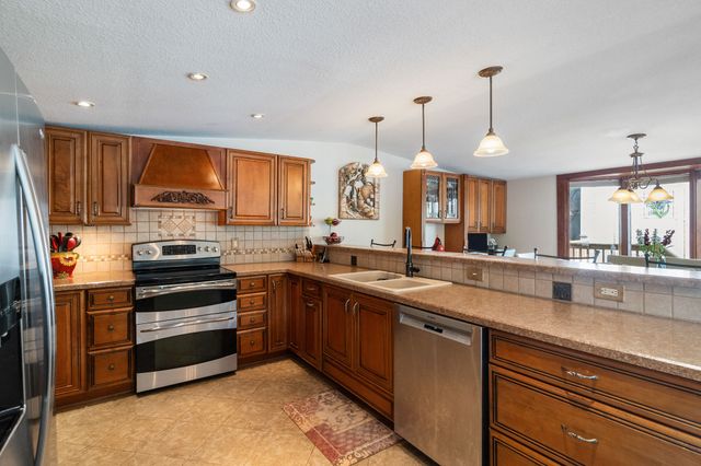 8412 Lakeshore Drive, Dexter, IA 50070