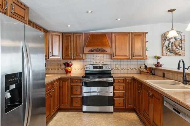 8412 Lakeshore Drive, Dexter, IA 50070