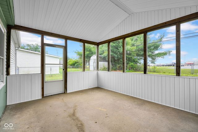 3050 Lucas Way, Columbus, IN 47203