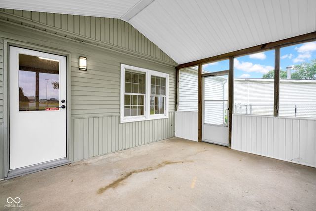 3050 Lucas Way, Columbus, IN 47203